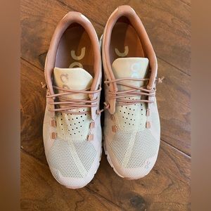 On Cloud Running Shoes - Rose/Sand 6